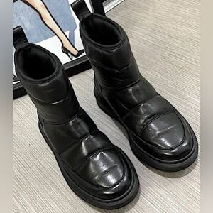 Ivylee Copenhagen Platform Moon boots Leather in black color EU size 36 = US 6.0